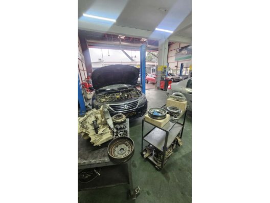 Uşak Renault Latitude DC4 Şanzıman Revizyonu ve EDC Beyin Tamiri